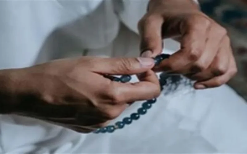 ما هو الأثر النفسي والروحاني للمداومة على أذكار الصباح والمساء يومياً؟